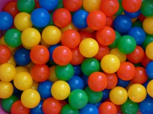 plastic-balls-456608_640